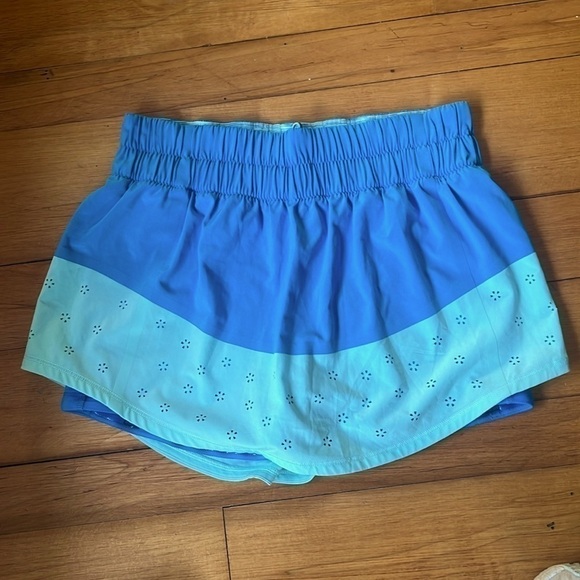 lululemon athletica Dresses & Skirts - Lululemon Run: Breeze By Skirt Size 6 Blue